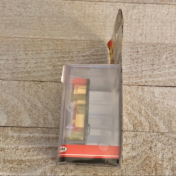 Super Mario Bros. 8-Bit World of Nintendo figure - Picture 3 of 8